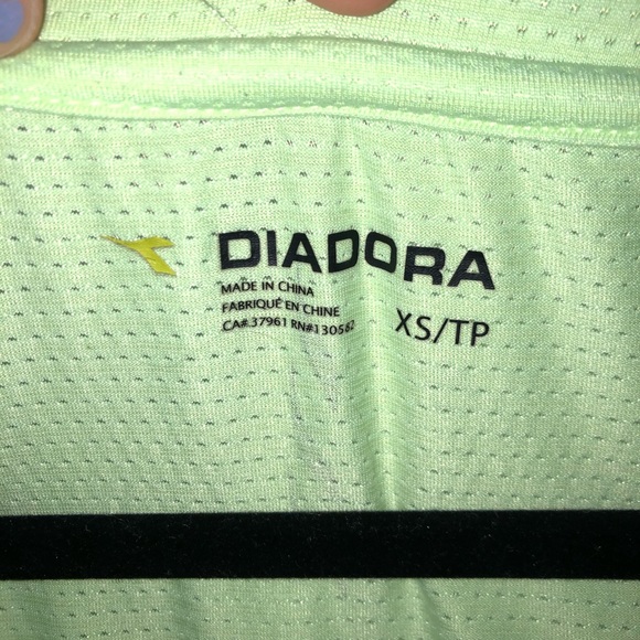 Workout top - Picture 3 of 3